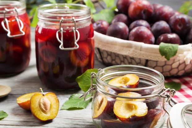 Homemade plum compote 