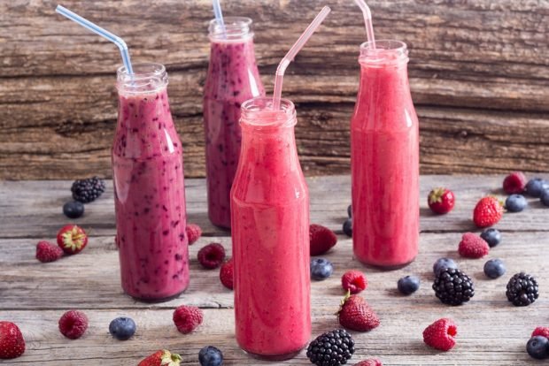 Raspberry smoothie with milk is a simple and delicious recipe, how to cook step by step