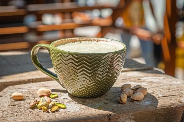 Pistachio latte is a simple and delicious recipe, how to cook step by step