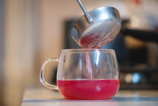 Frozen berry jelly with potato starch 