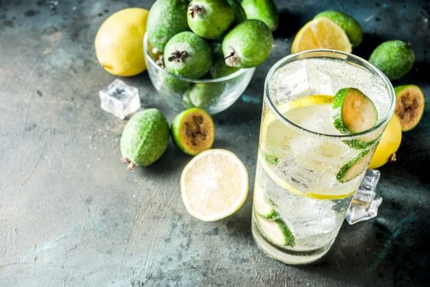 Feijoa lemonade 