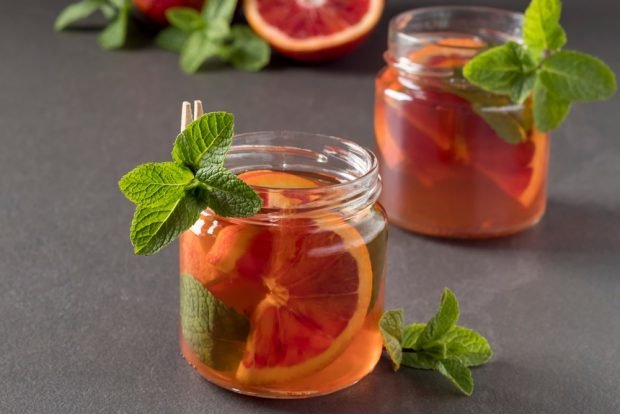 Tea with orange and mint 