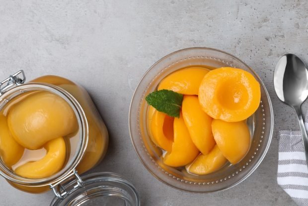 Peach compote with mint