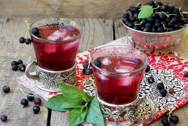 Currant compote with mint