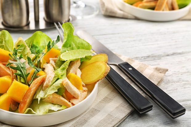 Salad with sweet potatoes, pumpkin and smoked chicken