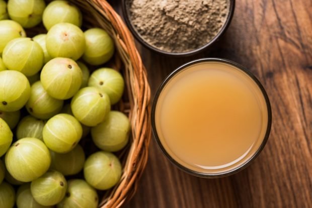 Gooseberry compote with spices 