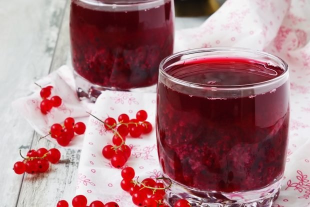 Red currant and raspberry compote without sugar