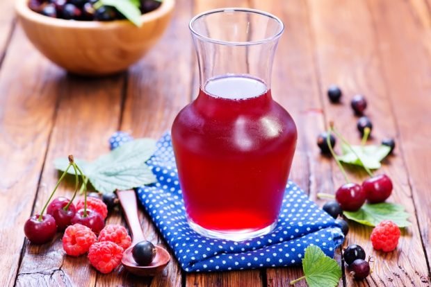 Cherry, raspberry and currant compote 