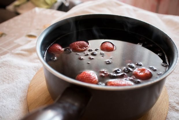 Compote of frozen berries