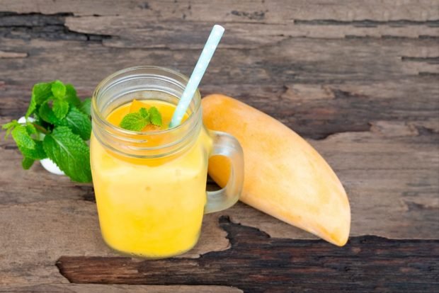 Mango smoothie with milk