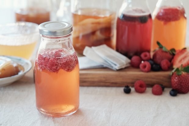 Apricot and raspberry compote