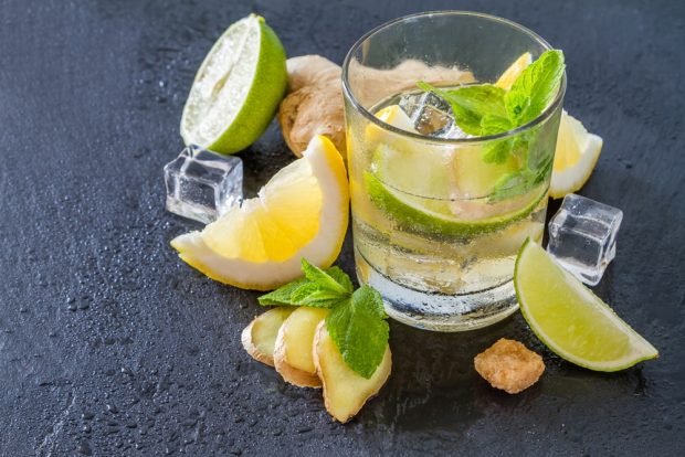 Ginger-mint-lemon lemonade is a simple and delicious recipe, how to cook step by step