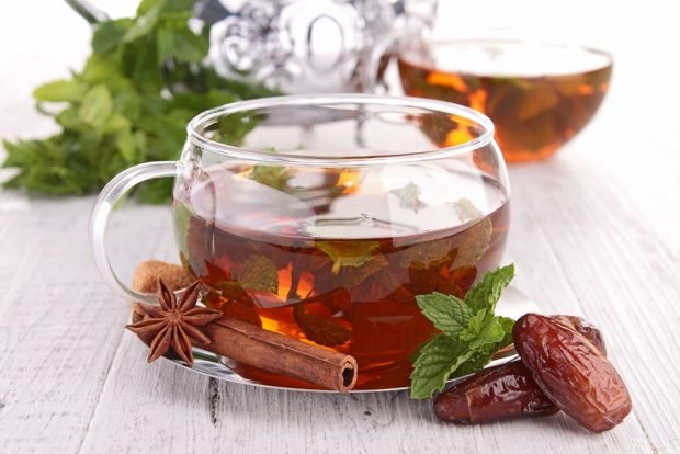 Moroccan tea with cinnamon and mint 