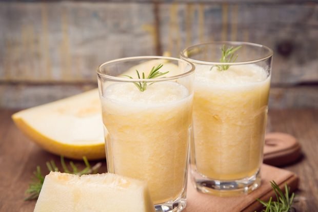 Melon smoothie at home