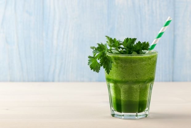 Smoothie with parsley is a simple and delicious recipe, how to cook step by step