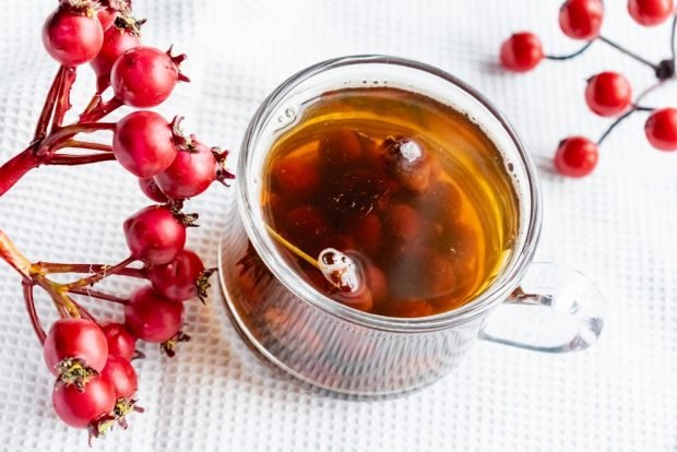 Dried rosehip compote