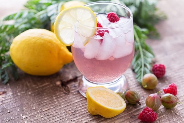 Compote of gooseberries and raspberries with basil