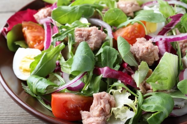 Diet salad with canned fish 