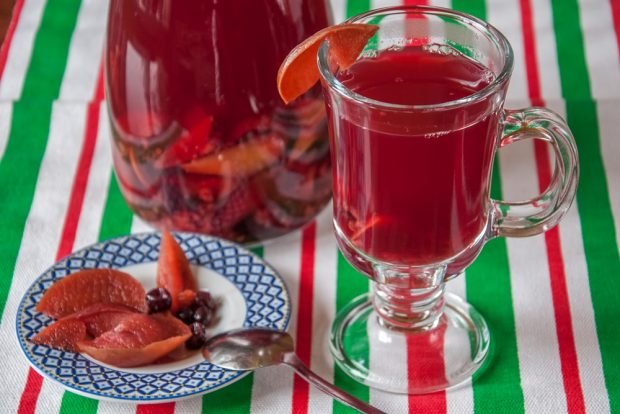 Compote of apples and berries