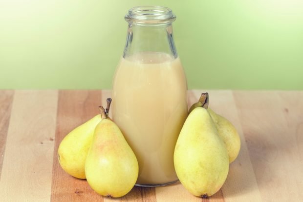 Pear juice at home 