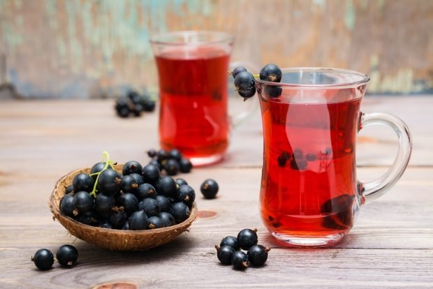 Apricot and black currant compote 