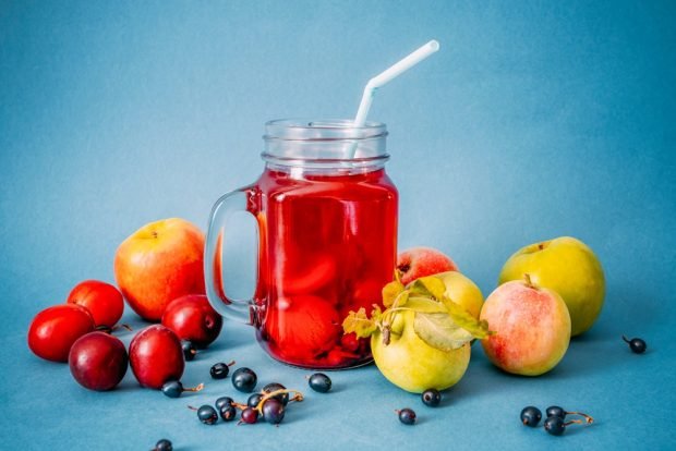 Fruit and berry compote 