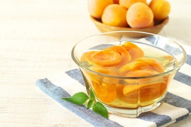 Apricot compote with vanilla