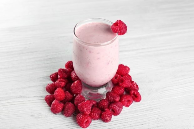 Raspberry milkshake is a simple and delicious recipe, how to cook step by step