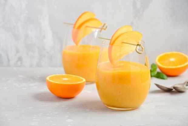 Smoothie from persimmon in a blender