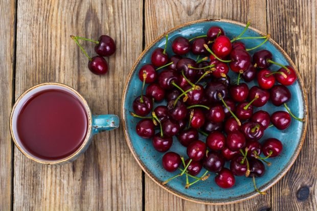 Cherry compote with honey 