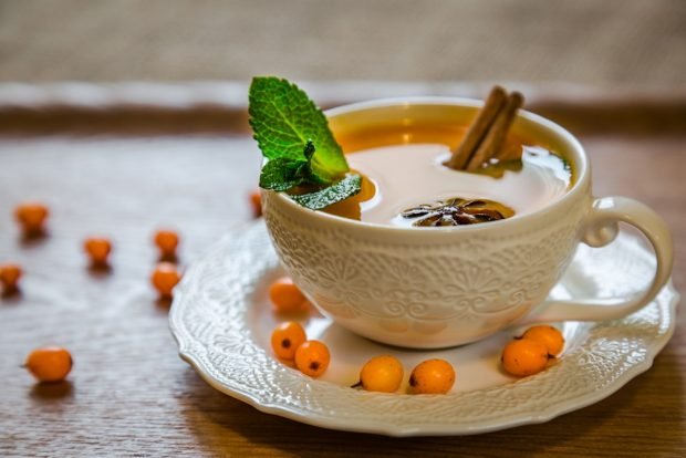 Sea buckthorn tea with cinnamon and orange 