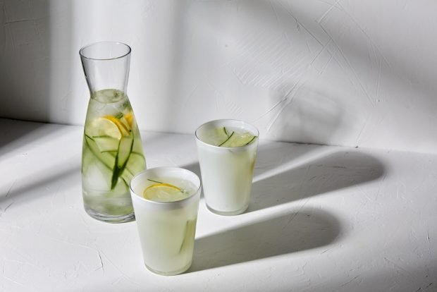 Lemonade with lemon and cucumber 