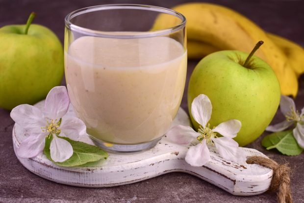 Banana and apple smoothie with milk