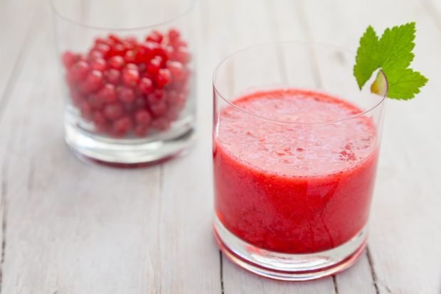 Red currant smoothie