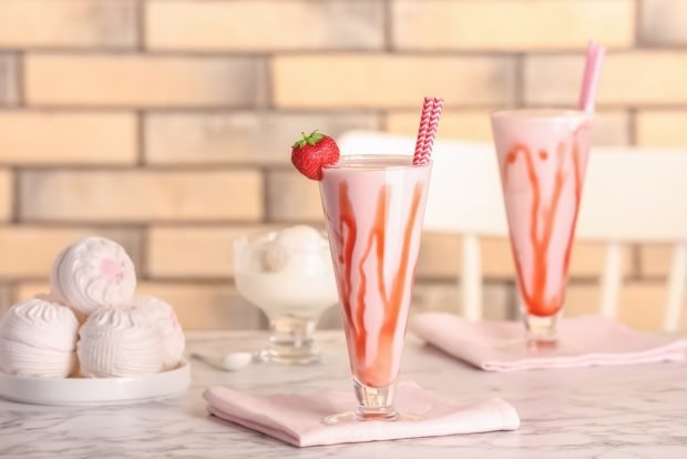 Milkshake with syrup is a simple and delicious recipe, how to cook step by step