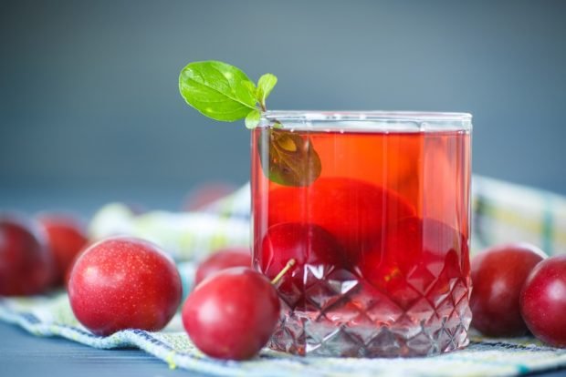 Compote of whole plums