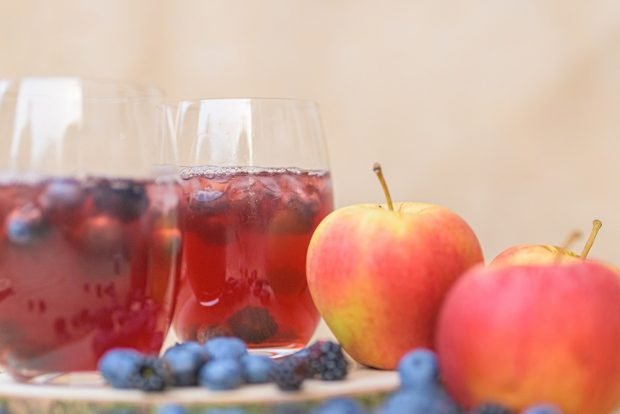 Compote of apples and wild berries 