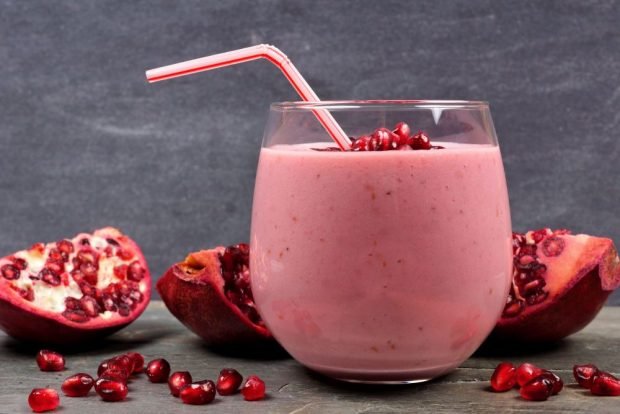 Smoothies with pomegranate – a simple and delicious recipe, how to cook step by step