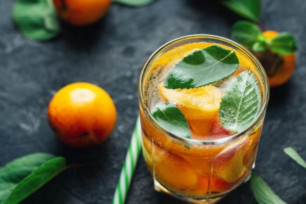 Refreshing mint-apricot compote is a simple and delicious recipe, how to cook step by step