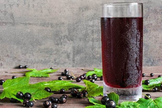 Currant juice at home