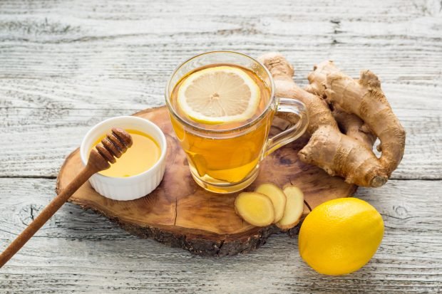 Tea with ginger, lemon and honey 