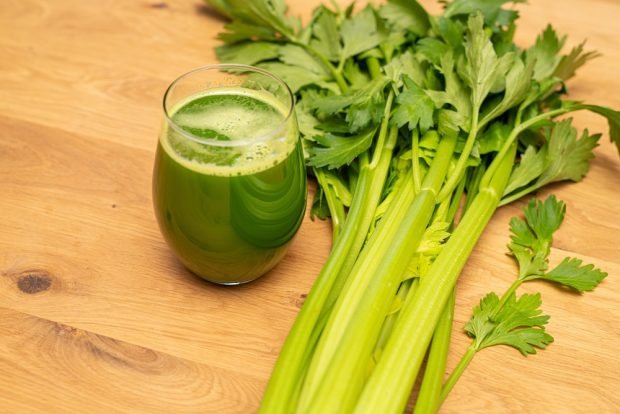 Celery juice in a blender