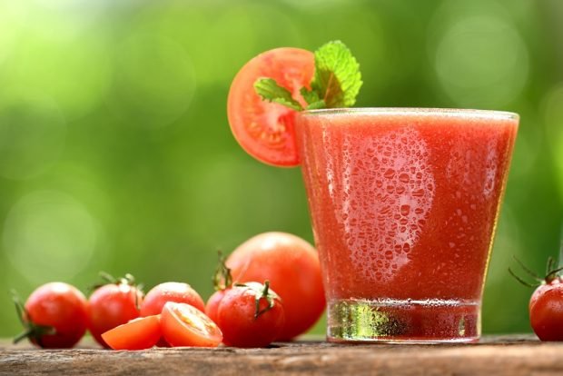 Tomato juice at home 