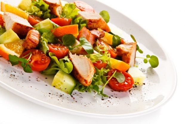 Salad with oranges and smoked chicken 