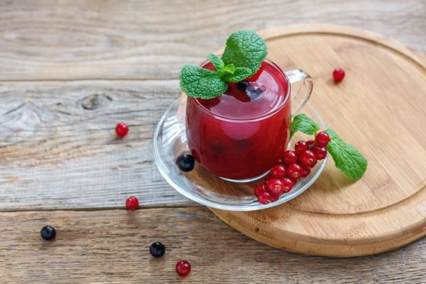 Jelly made from fresh currants with starch 