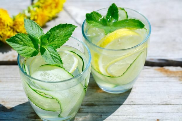 Lemonade with cucumber, lemon and mint 