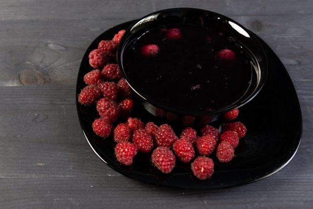 Raspberry compote with cinnamon