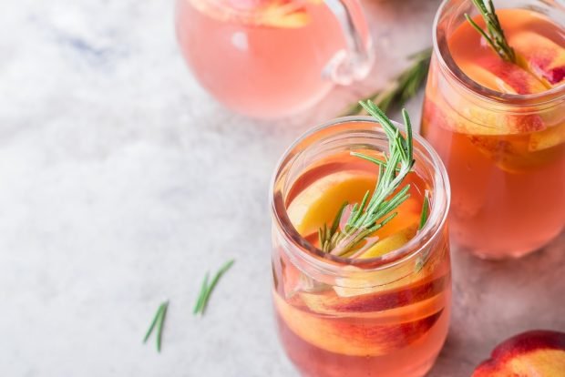 Compote of nectarines with rosemary