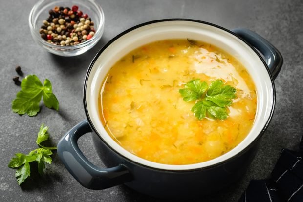 Pea soup with lentils 