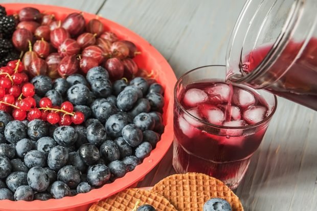 Compote from berry mix is a simple and delicious recipe, how to cook step by step